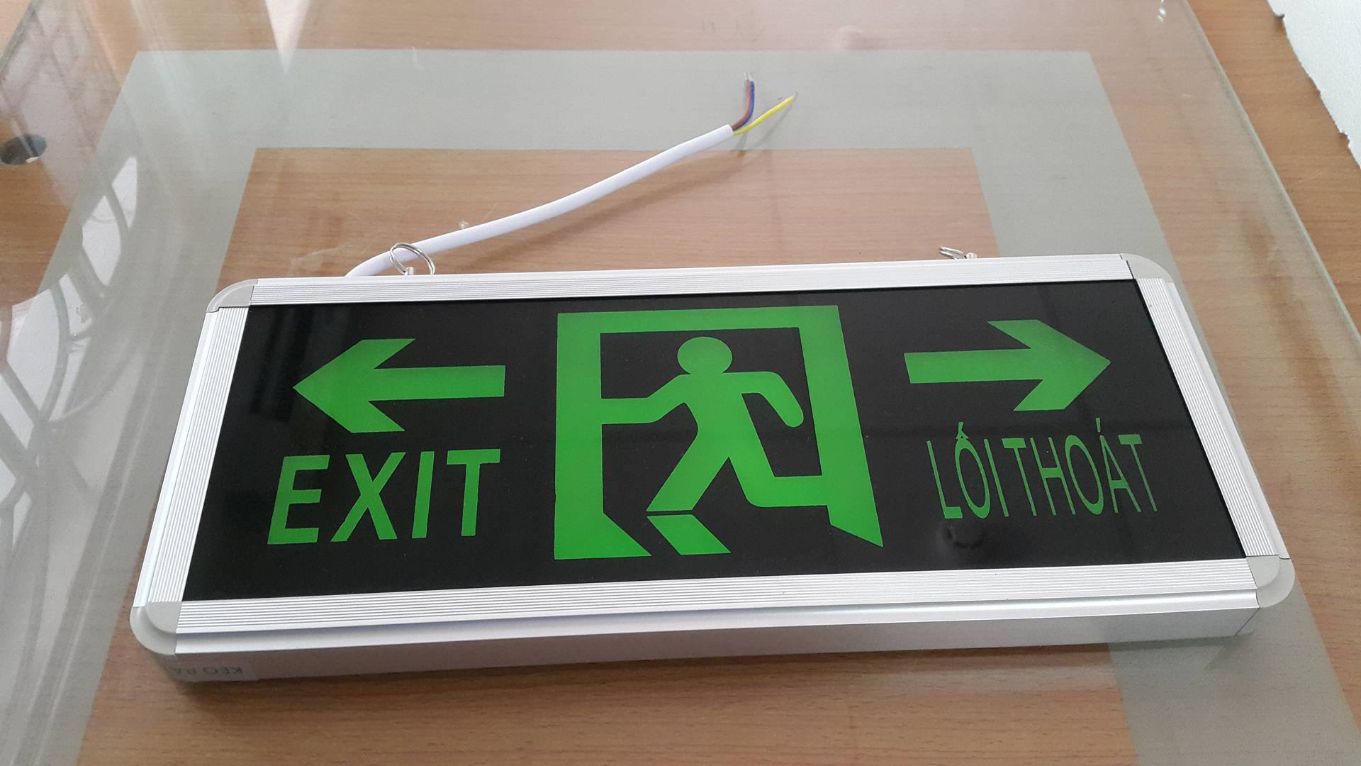 Đèn Exit chỉ hướng hai mặt AKT